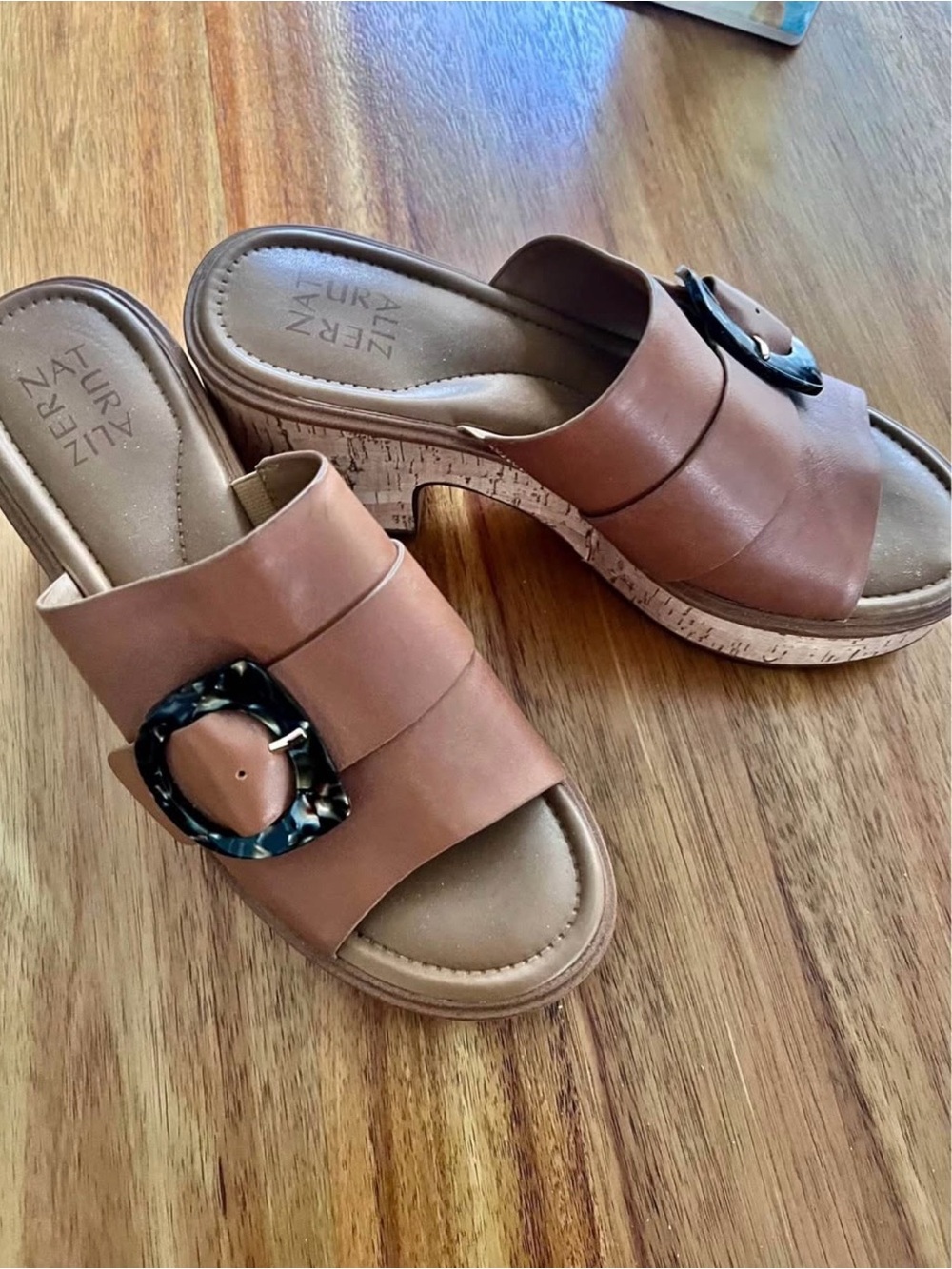 Naturalizer Leather Sandal size 9 1/2 Tan